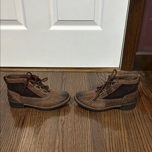 UGG brown leather Heather duck sheepskin lined winter boots 6.5